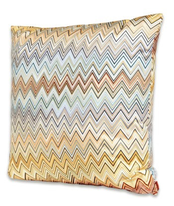 Jarris Beige Cushion chez Cornerstreet bien 